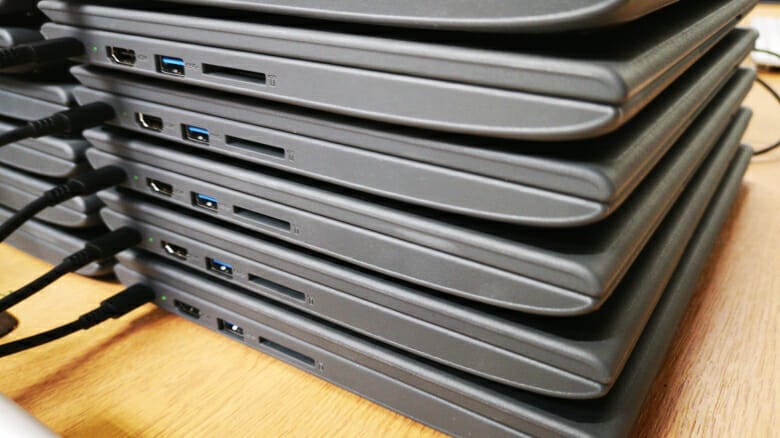 يتعامل الناس مع أجهزة الكمبيوتر المحمولة Chromebook كما لو كانت تستخدم لمرة واحدة ، مما يؤدي إلى تراكم أطنان من النفايات الإلكترونية