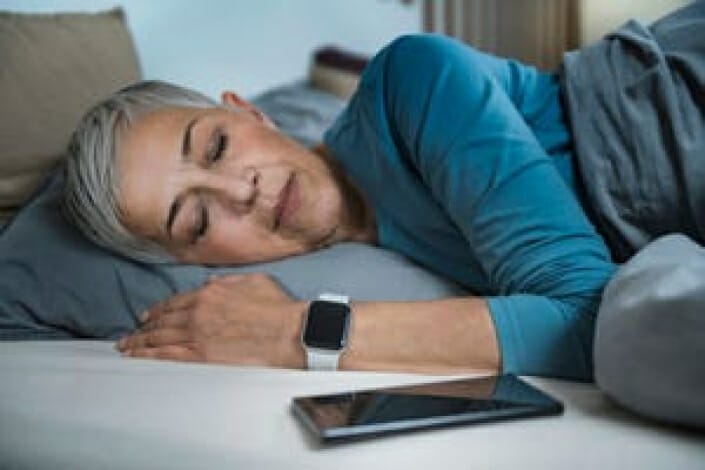 كيفية استخدام متتبع النوم لتحسين نومك الليلة