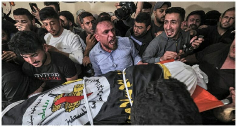 المساعدات لغزة عالقة ومصر تقول إن إسرائيل لا تتعاون